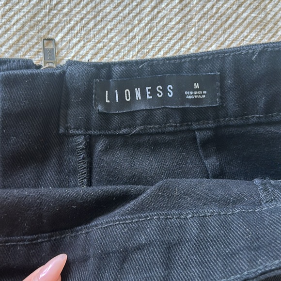 Black mini skirt with side slit - Picture 2 of 3